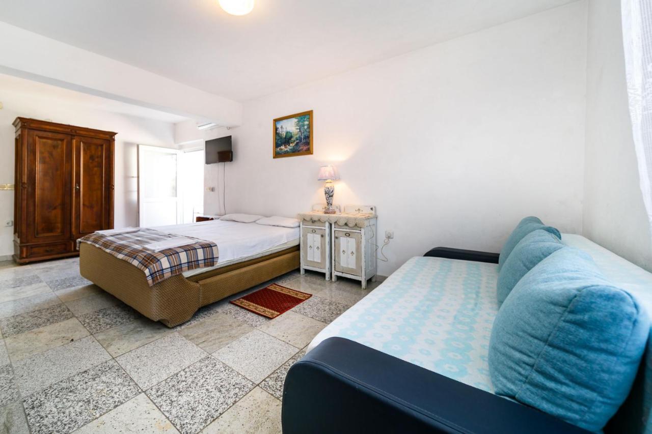 Marie I Nikola Apartment Krk Town Exterior photo